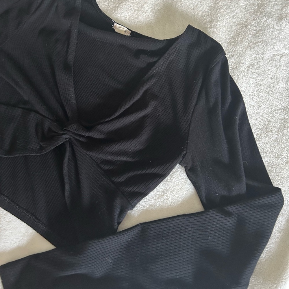 Garage Black Twist-Front Top